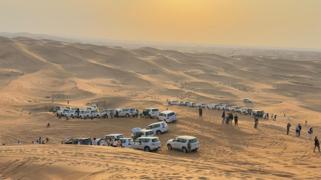Dubai: Premium Desert Safari, Camel Ride & Buffet 